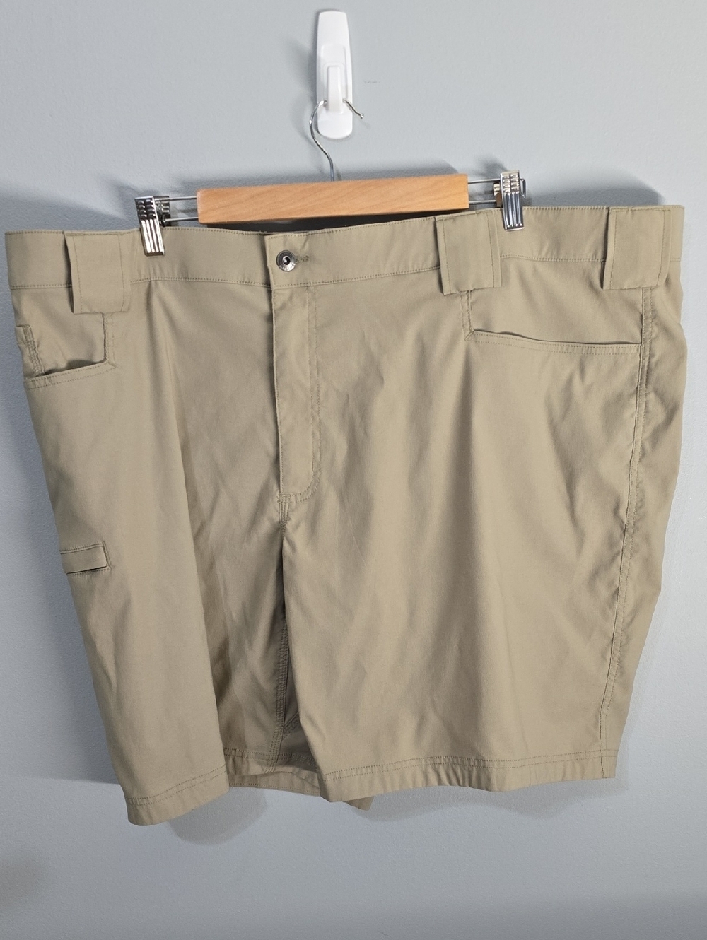 Duluth Trading Co Men's Size 46 Flat-Front Khaki Work Shorts Flex Dry On The Fly
